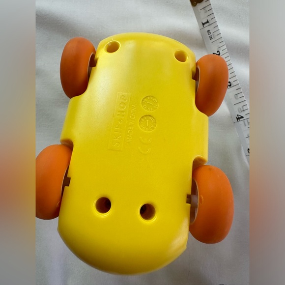 New Skip Hop ROLL PULL AND GO CAR BEE Baby Toys Activities EXPLORE AND MORE - Picture 7 of 8